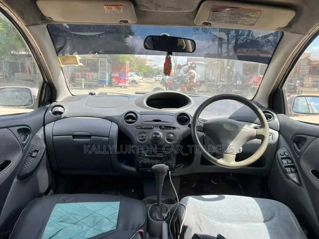Toyota Vitz 2003 Silver
