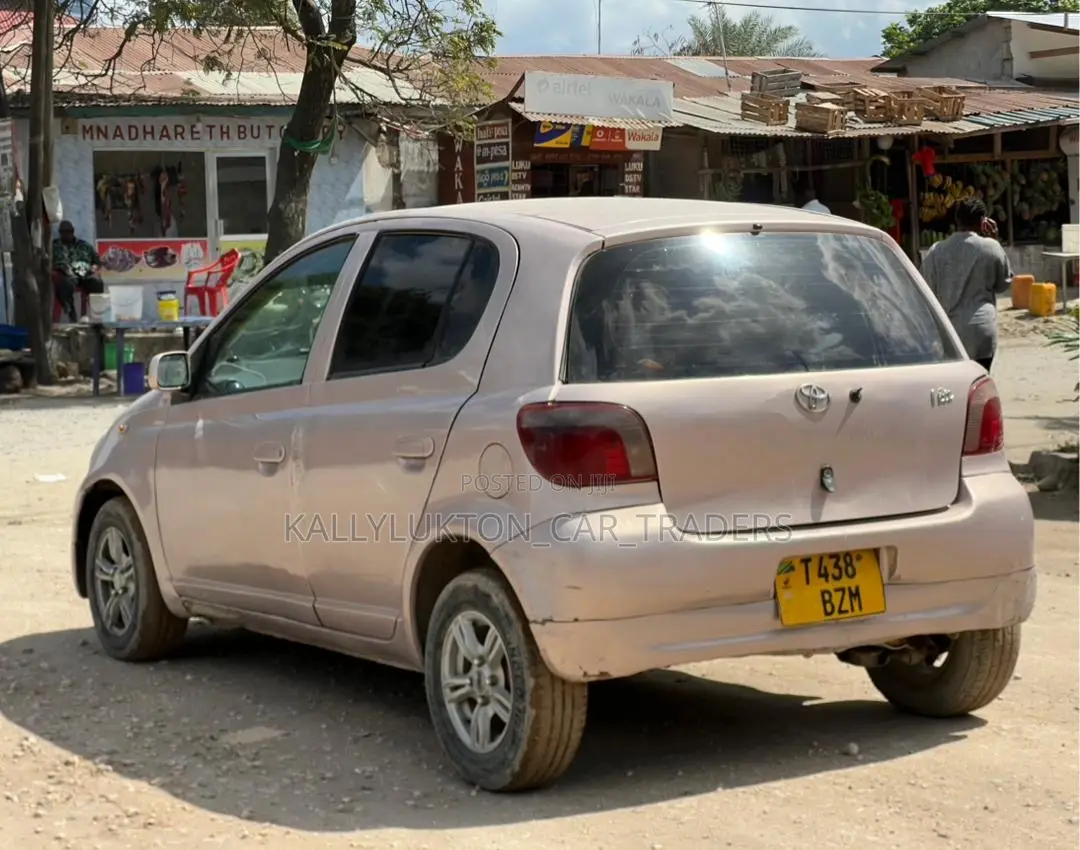Toyota Vitz 2003 Silver