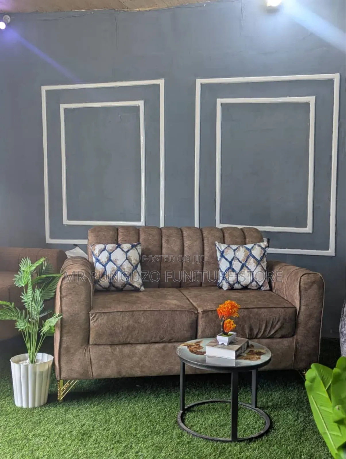 Sofa Ya Watu Wawili Classic Sana