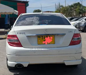 Mercedes-Benz C200 2010 Pearl