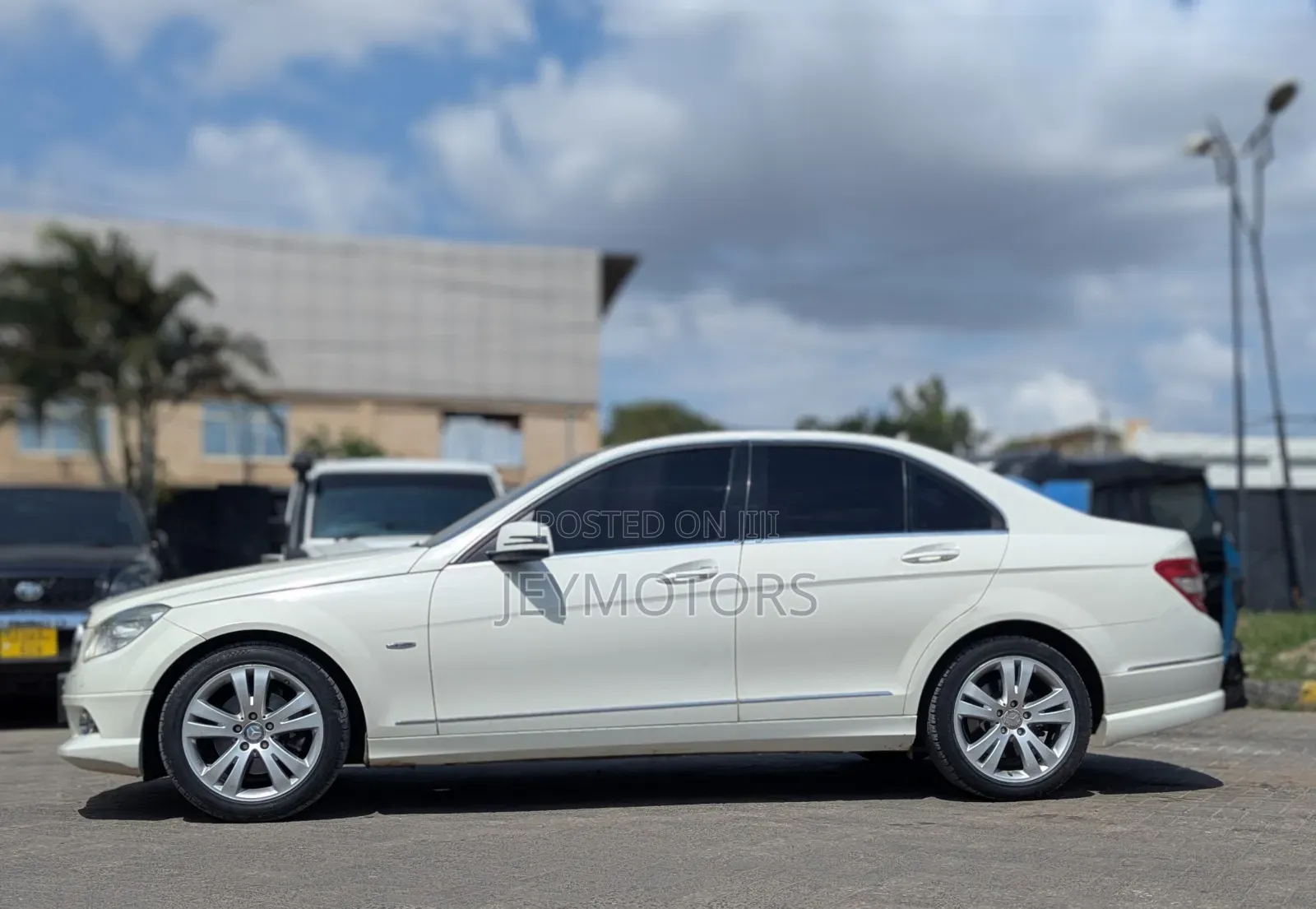 Mercedes-Benz C200 2010 Pearl