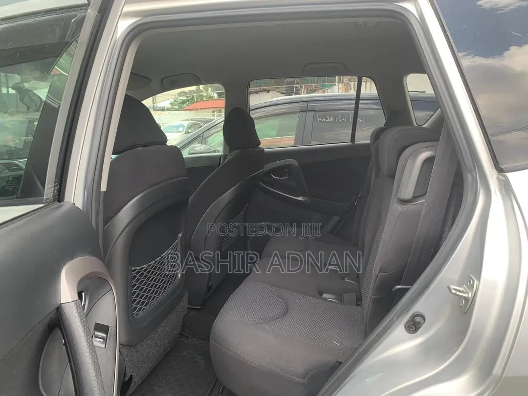 Toyota RAV4 I4 2006 Silver