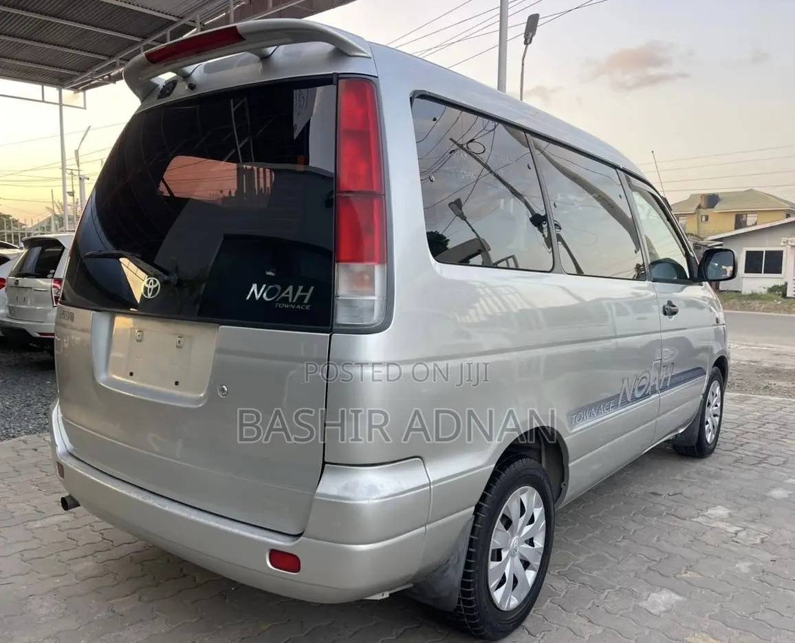 Toyota TownAce Noah 2000 Silver
