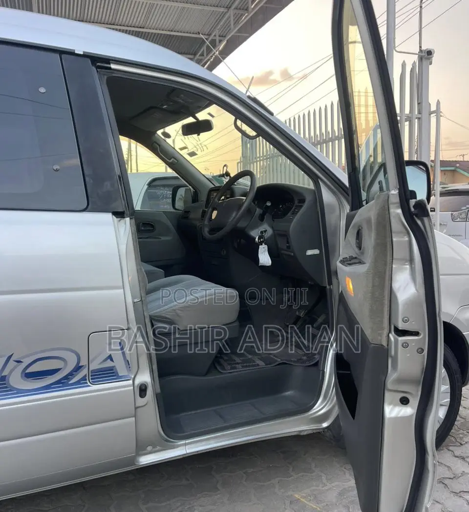 Toyota TownAce Noah 2000 Silver