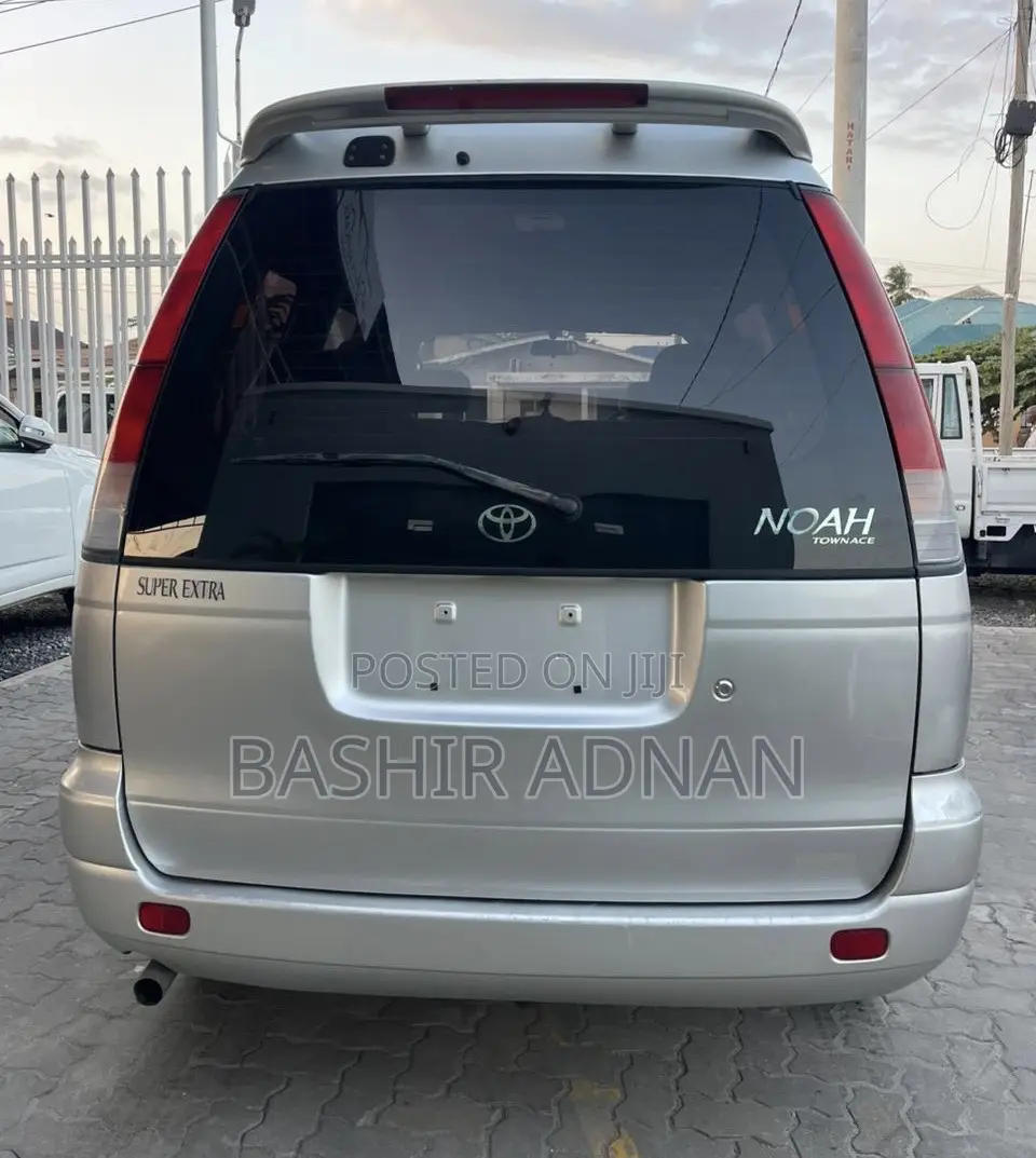 Toyota TownAce Noah 2000 Silver