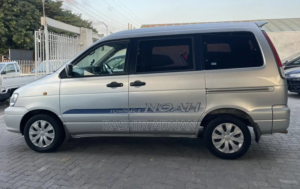 Toyota TownAce Noah 2000 Silver