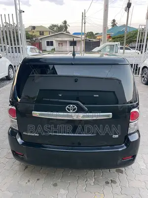 Toyota Corolla Rumion Hatchback 1.5 FWD 2012 Matt Black