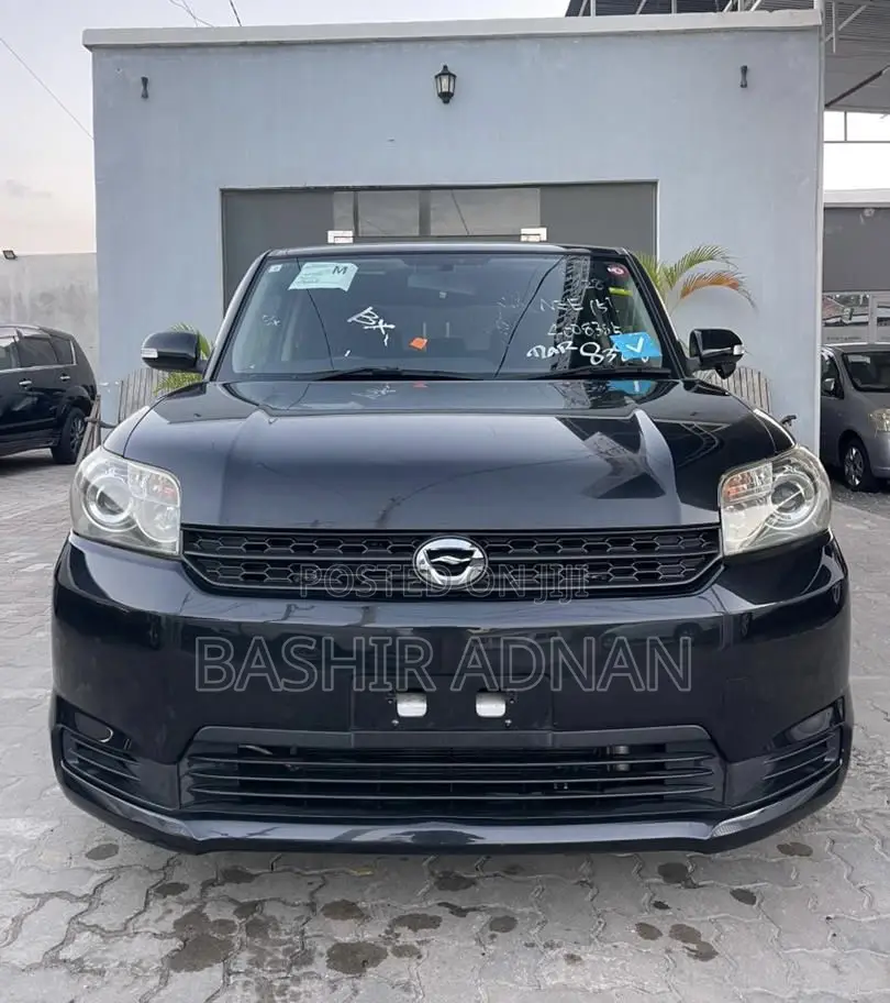 Toyota Corolla Rumion Hatchback 1.5 FWD 2012 Matt Black