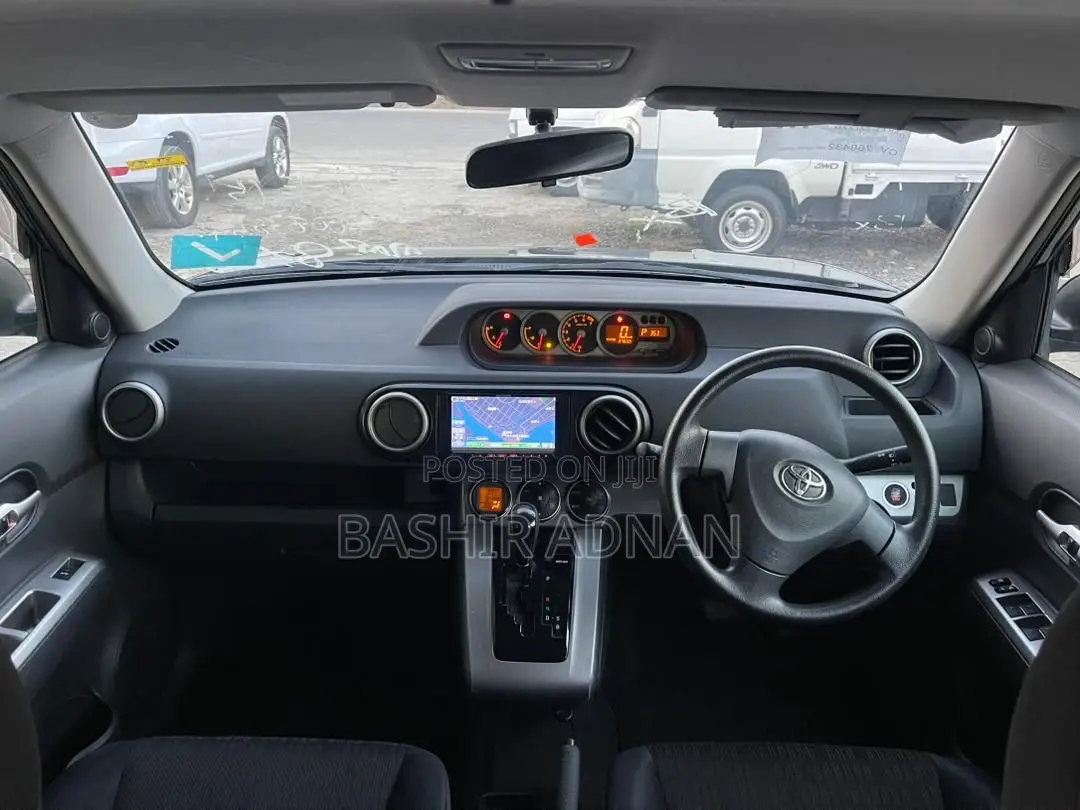 Toyota Corolla Rumion Hatchback 1.5 FWD 2012 Matt Black