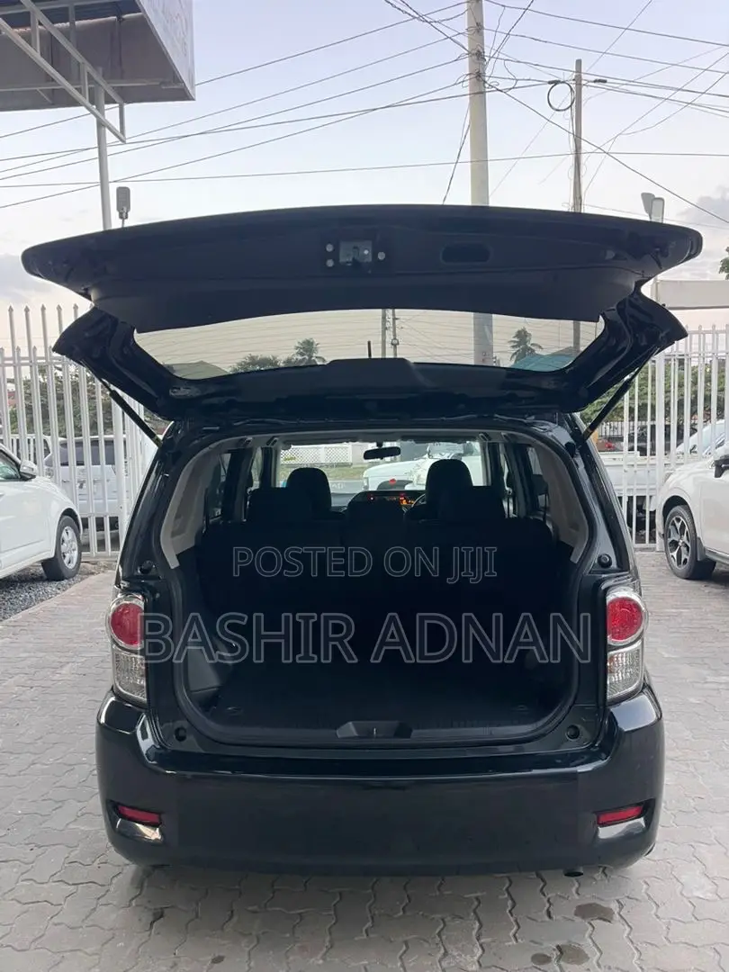 Toyota Corolla Rumion Hatchback 1.5 FWD 2012 Matt Black