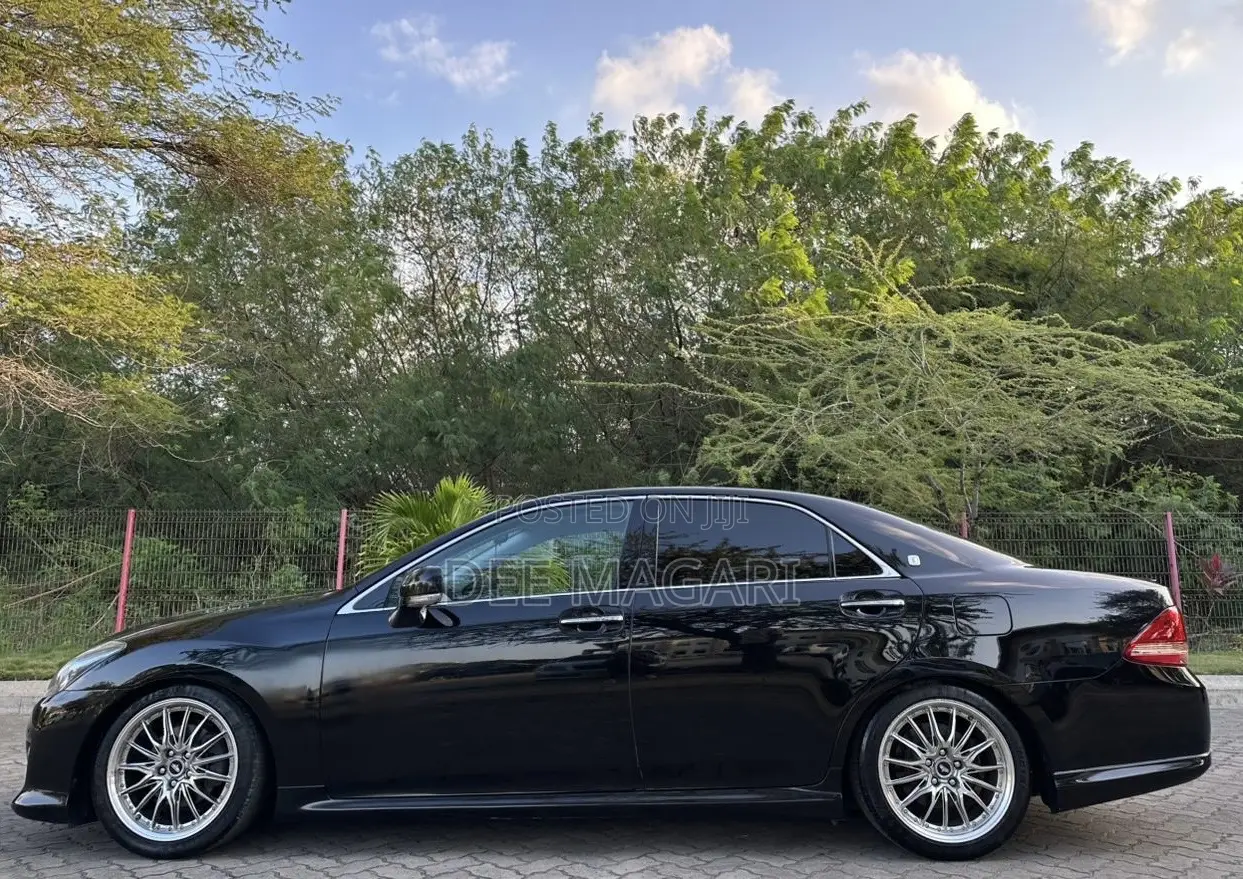 Toyota Crown 2009 Black