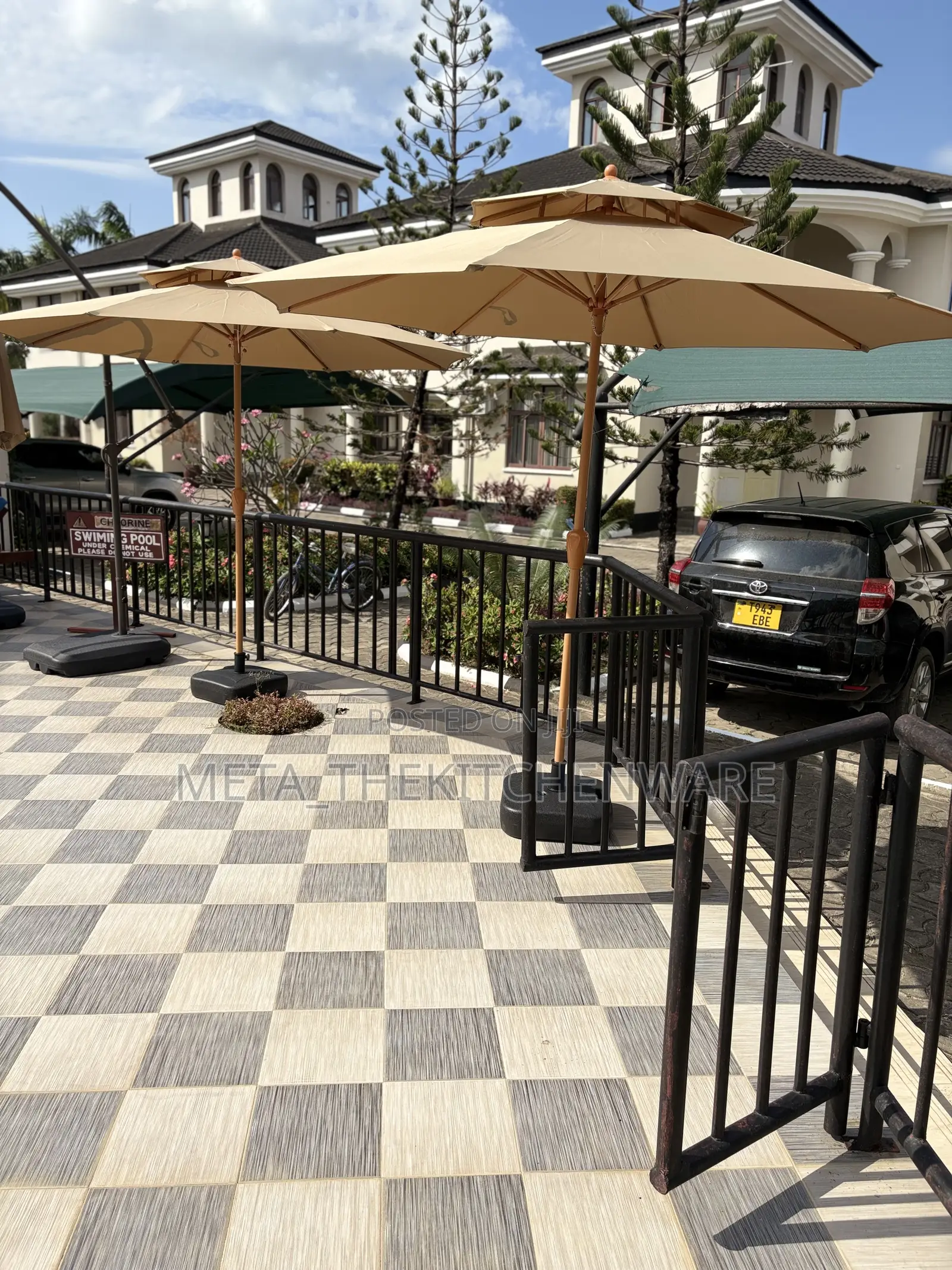 Retractable Garden Umbrella
