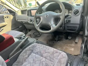 Nissan Caravan (Urvan) 2004 Silver