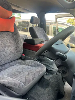 Nissan Caravan (Urvan) 2004 Silver