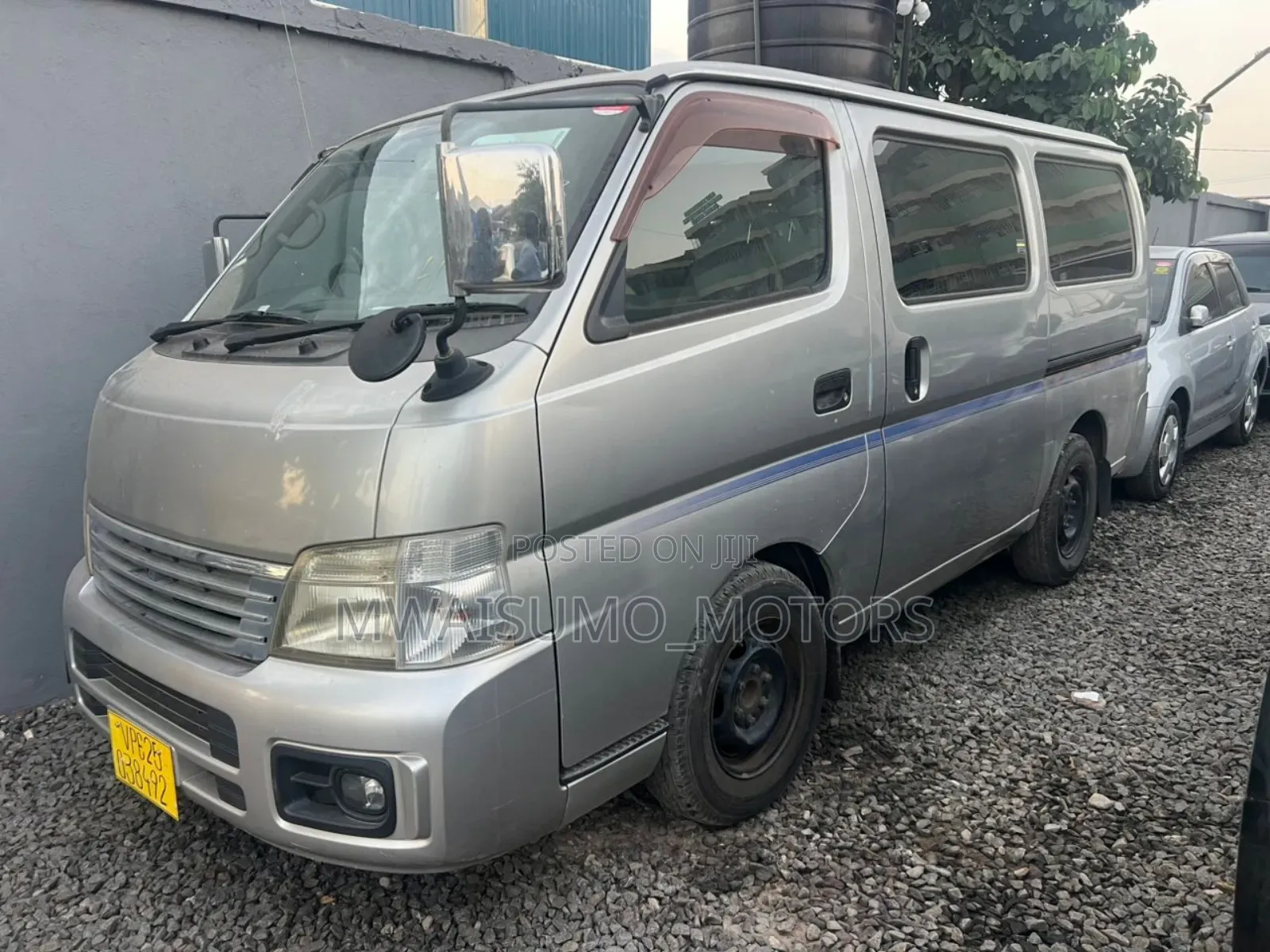 Nissan Caravan (Urvan) 2004 Silver