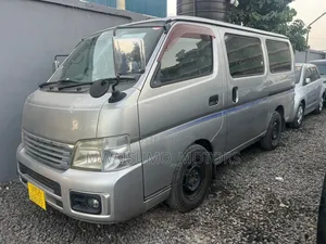 Nissan Caravan (Urvan) 2004 Silver