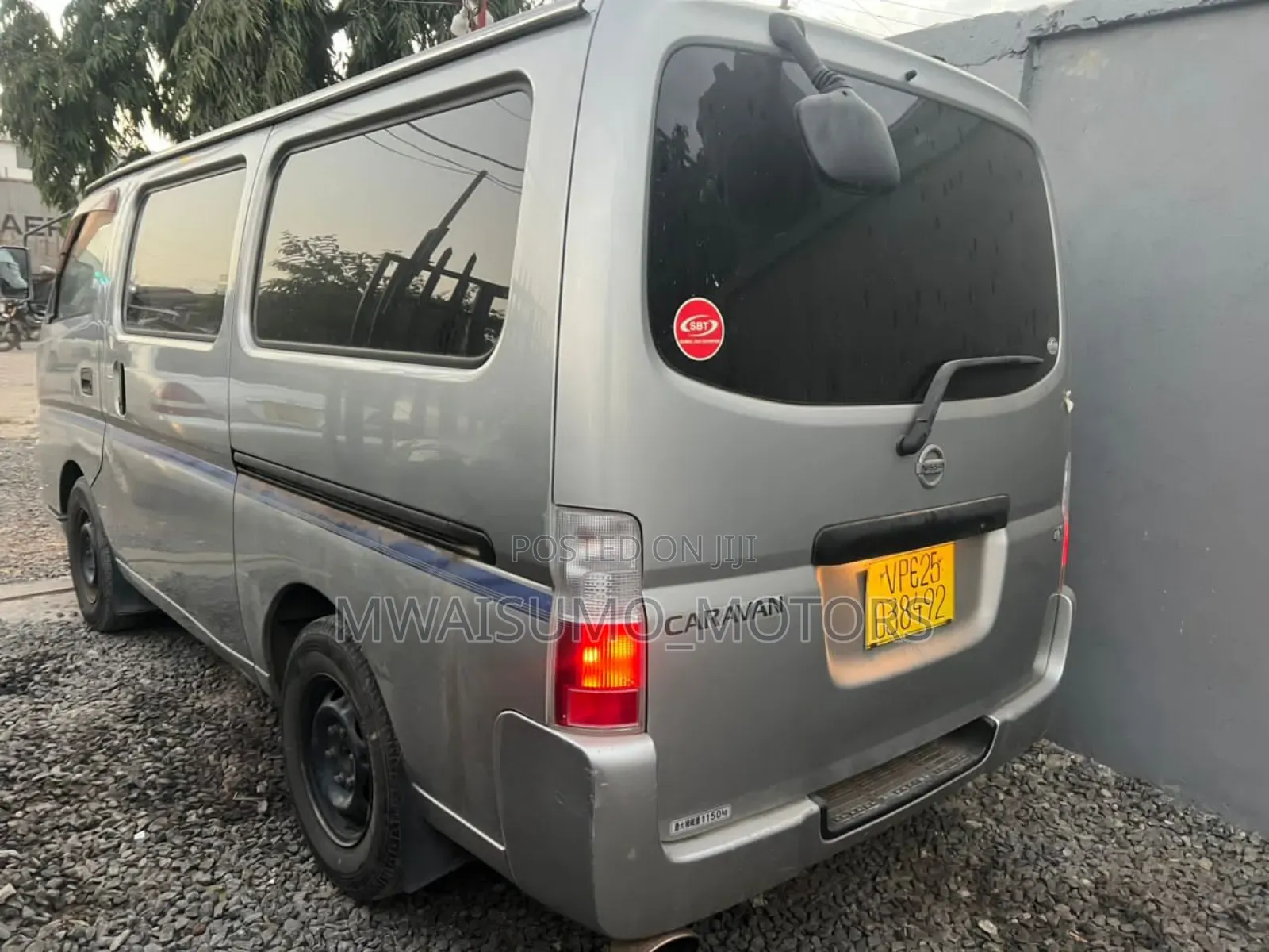 Nissan Caravan (Urvan) 2004 Silver