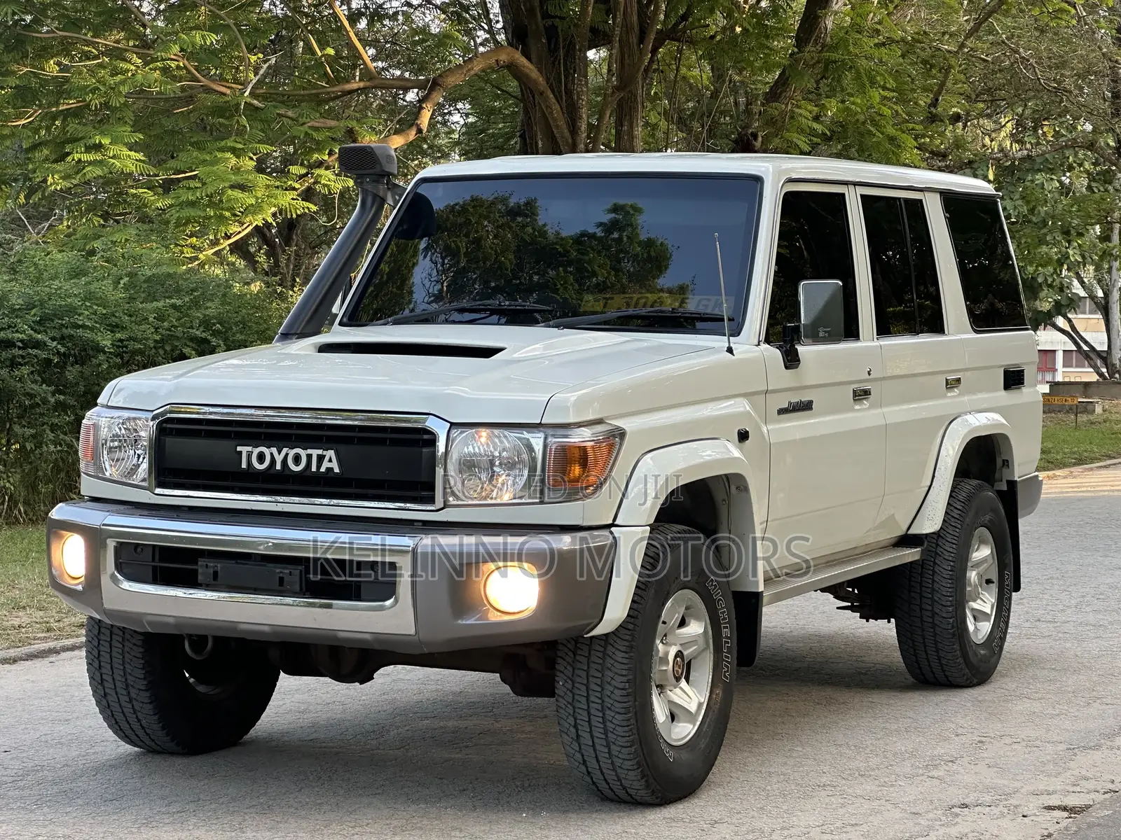 Toyota Land Cruiser 2014 White