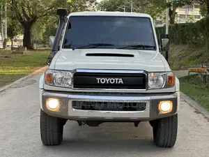 Toyota Land Cruiser 2014 White
