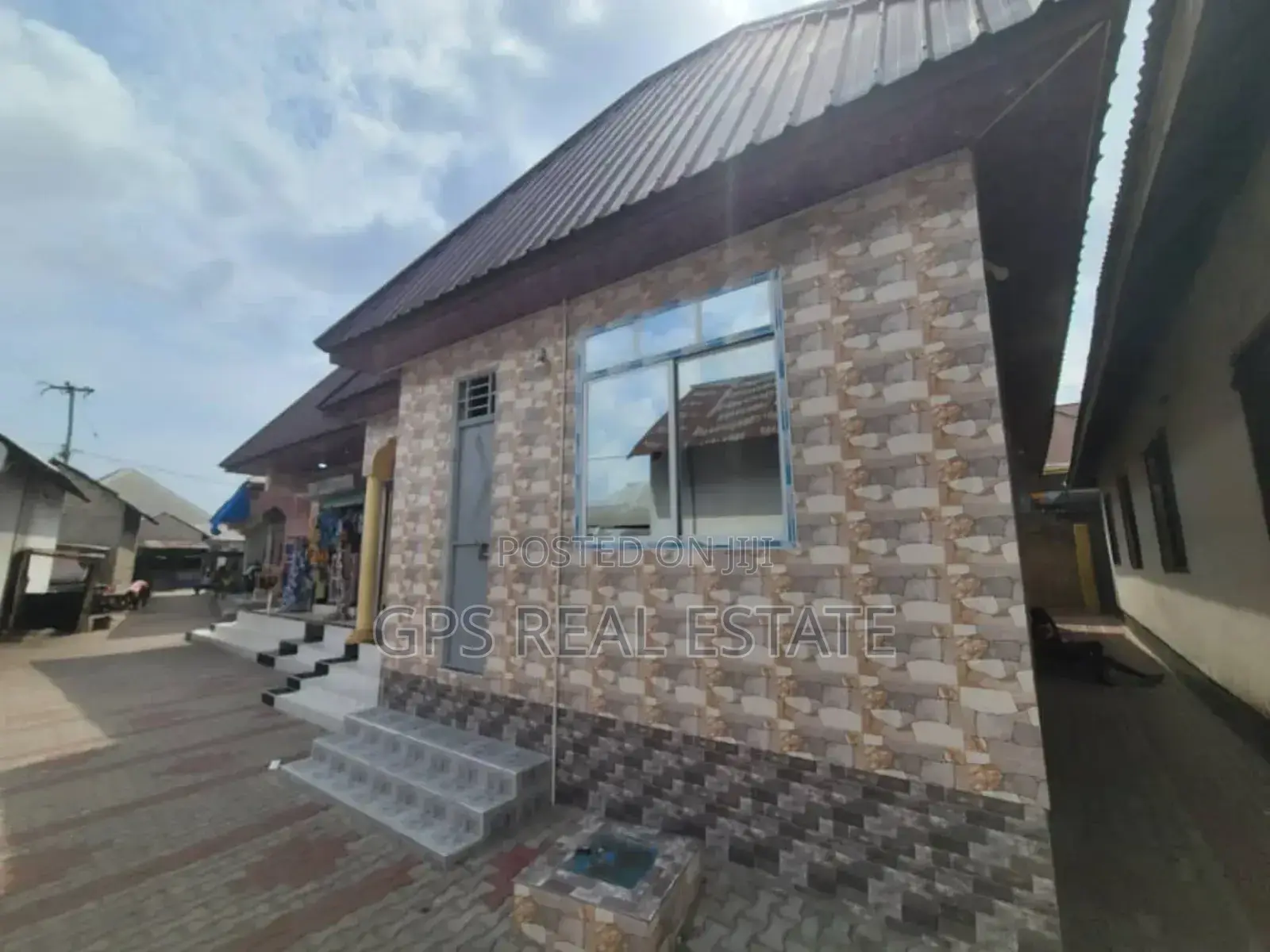 8bdrm Apartment in Mbagala Chamazi, Temeke for sale