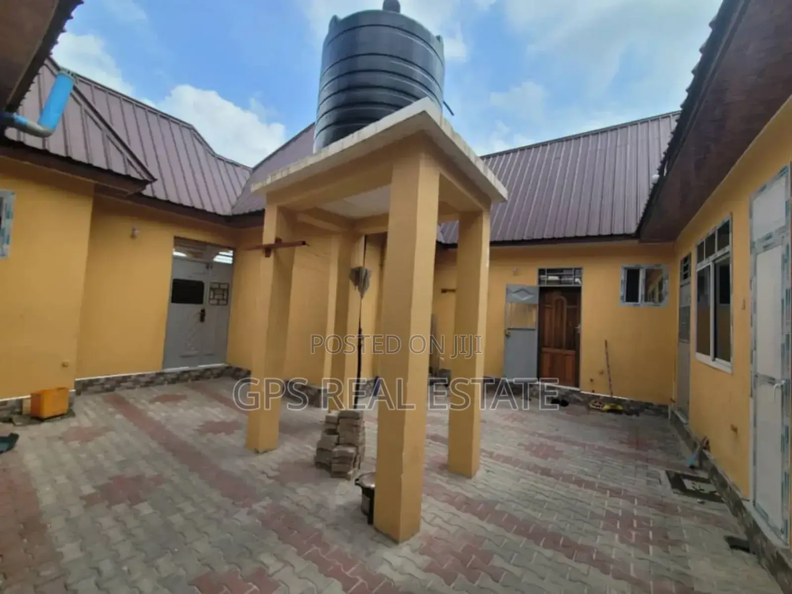 8bdrm Apartment in Mbagala Chamazi, Temeke for sale