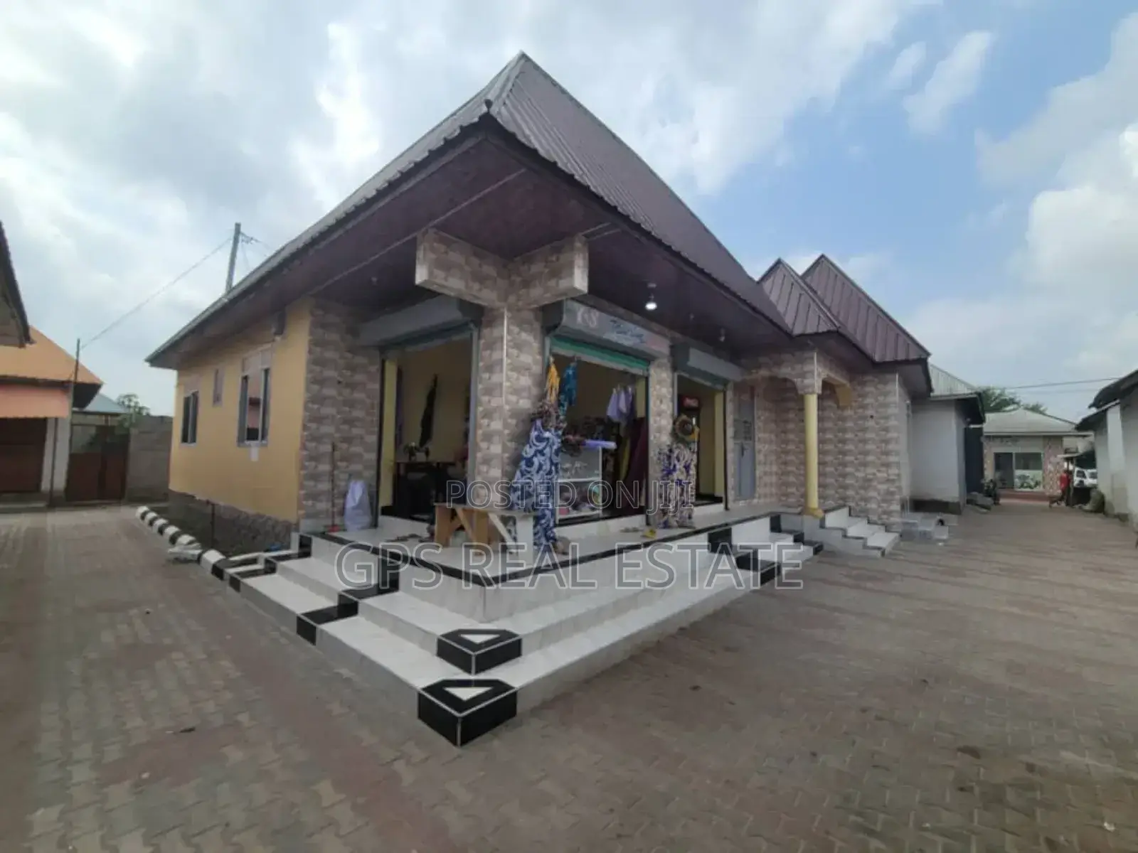 8bdrm Apartment in Mbagala Chamazi, Temeke for sale