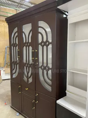 Kabati Ya Vyombo Mlango Mitatu Brown Colour