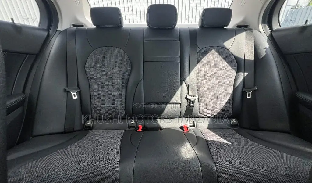 Mercedes-Benz C180 2014 Silver