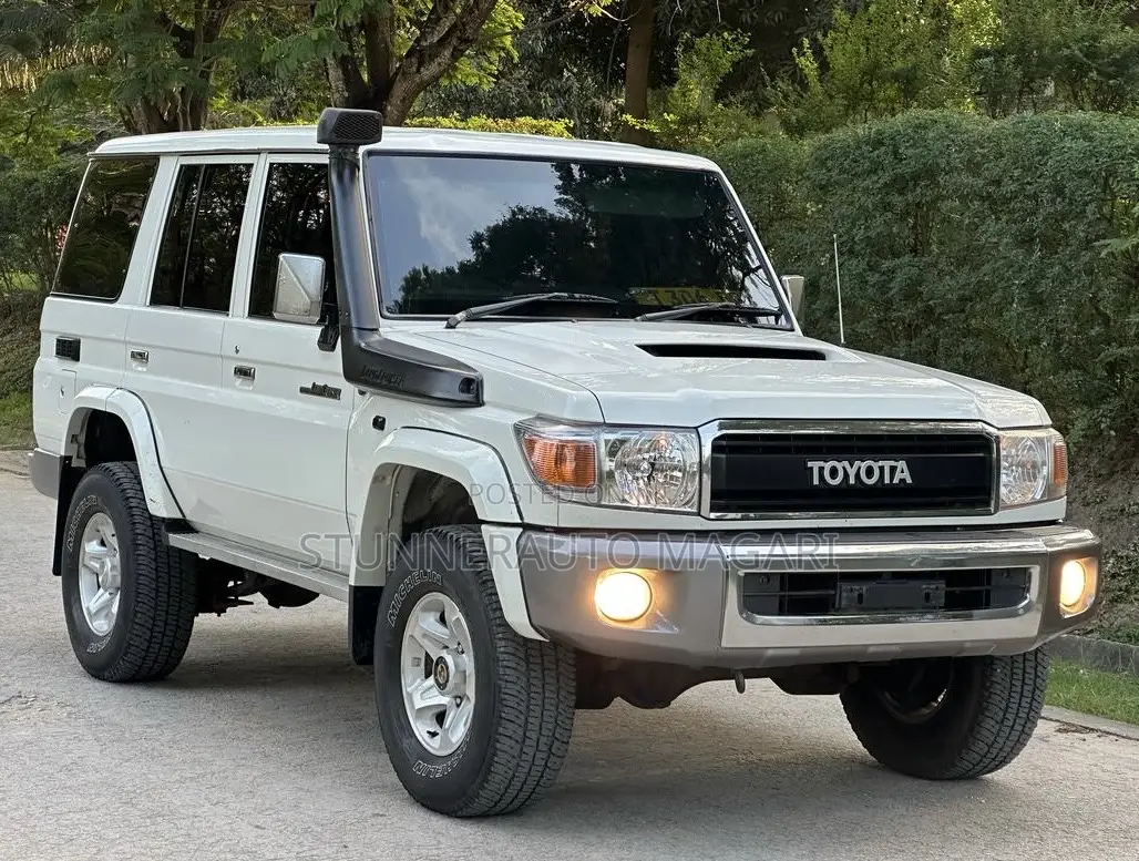 Toyota Land Cruiser 2016 White