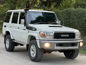 Toyota Land Cruiser 2016 White