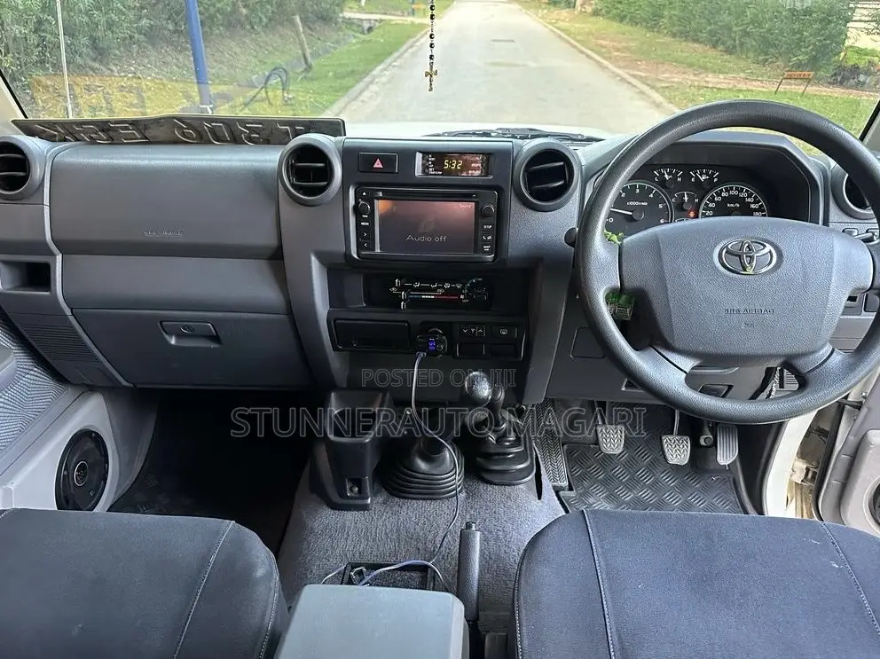 Toyota Land Cruiser 2016 White