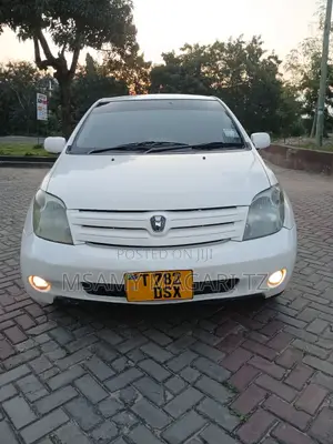 Toyota IST 2004 White