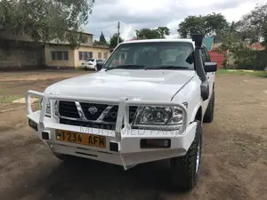 Nissan Patrol 1999 White