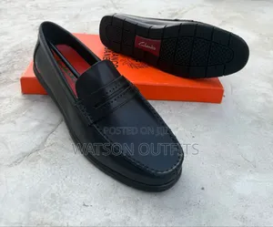 Men's Leather Shoes With Plain and Metal Materials
