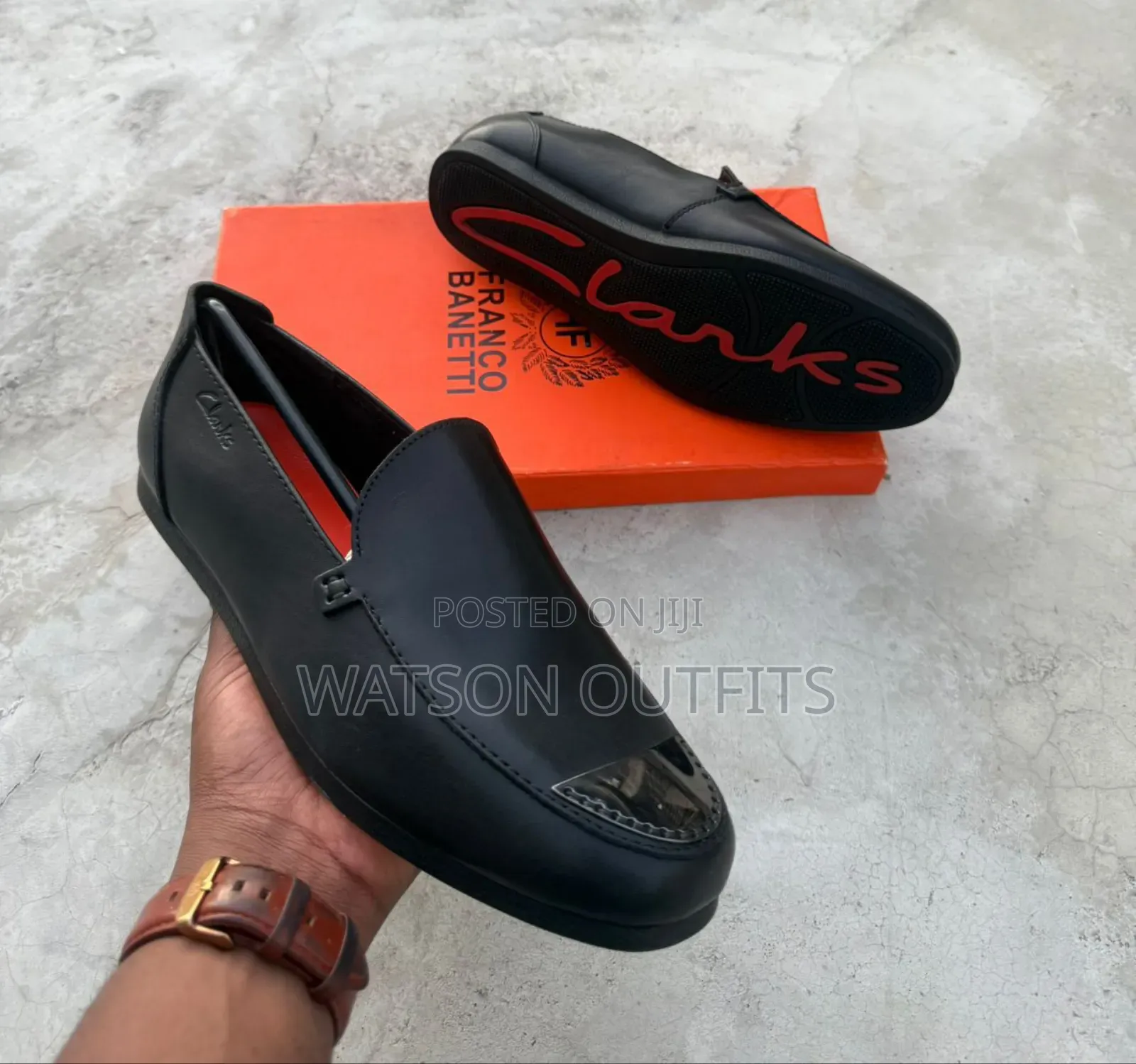 Men's Leather Shoes With Plain and Metal Materials