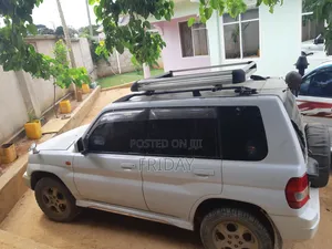 Mitsubishi Pajero 2000 White