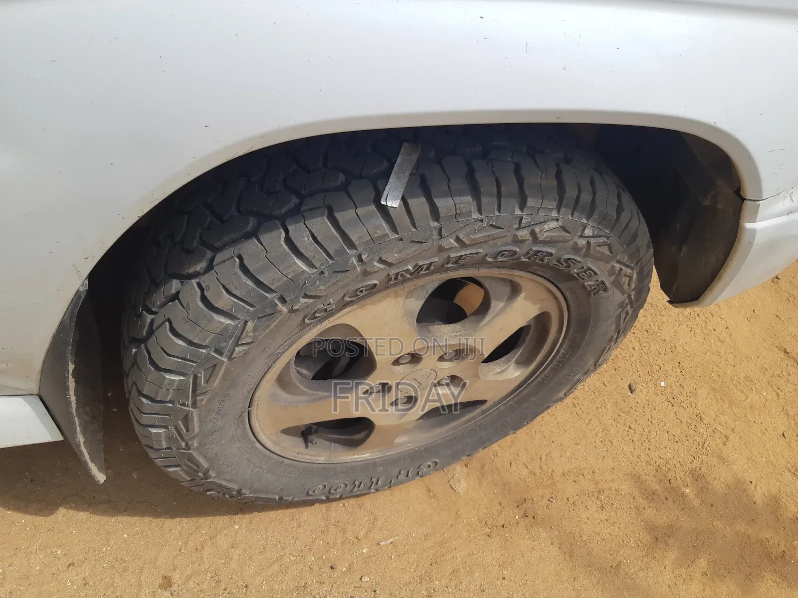 Mitsubishi Pajero 2000 White