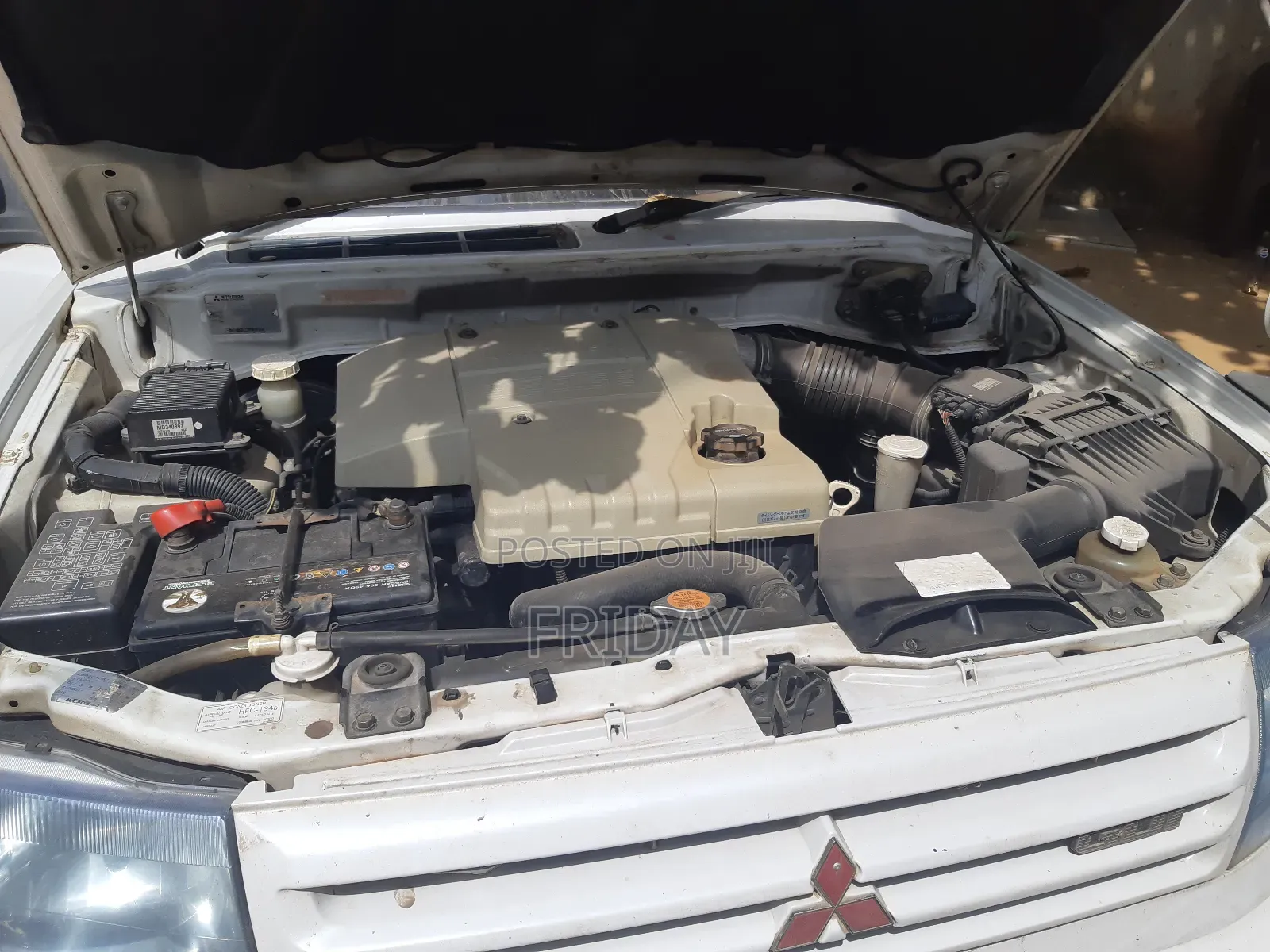 Mitsubishi Pajero 2000 White