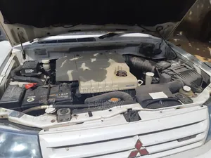 Mitsubishi Pajero 2000 White