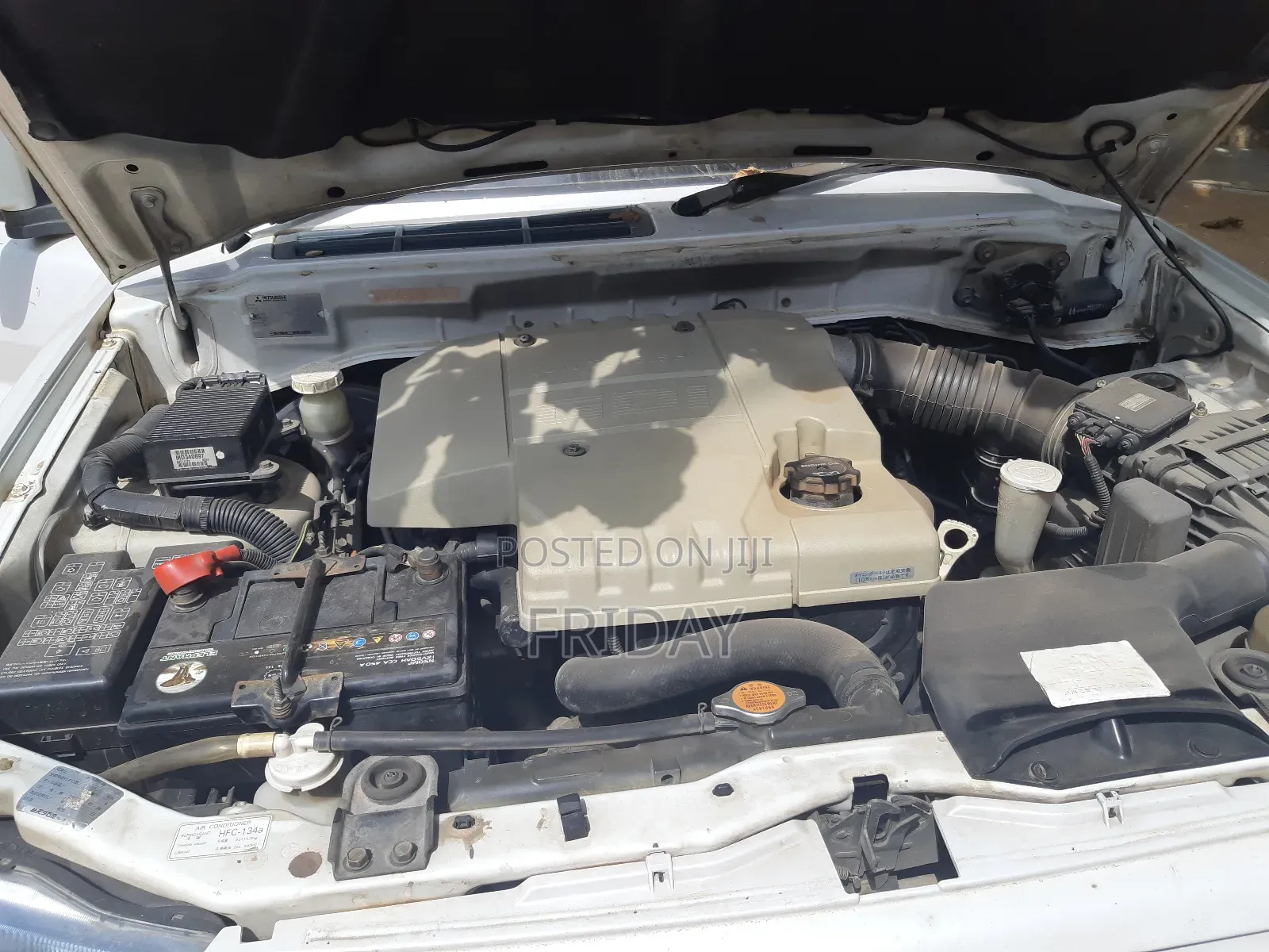 Mitsubishi Pajero 2000 White