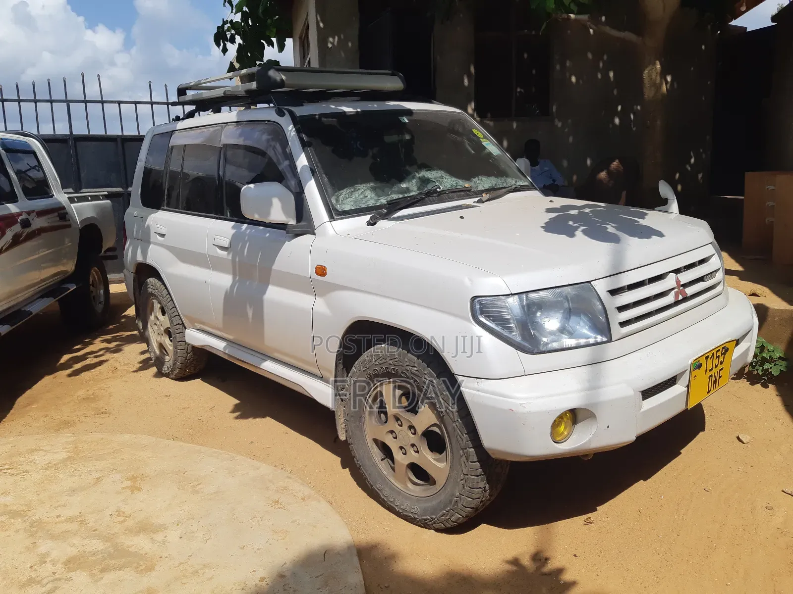 Mitsubishi Pajero 2000 White