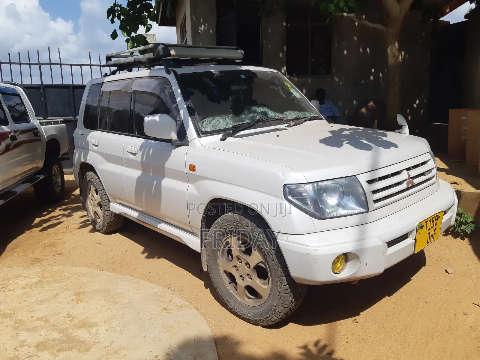 Mitsubishi Pajero 2000 White