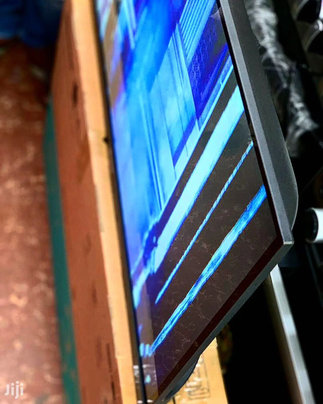 Hisense 32” Frameless LED TV