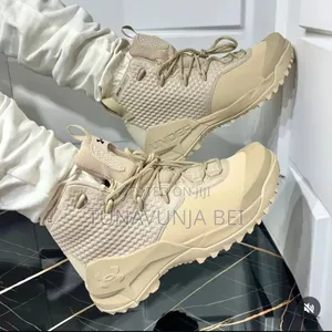 Under Amours Boots