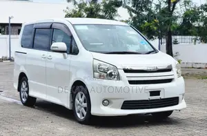 Toyota Noah 2.0 143hp AWD (8 Seater) 2008 White