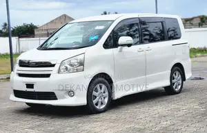 Toyota Noah 2.0 143hp AWD (8 Seater) 2008 White