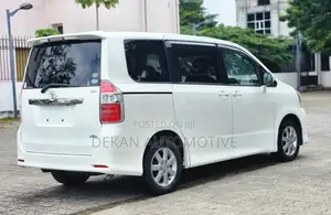 Toyota Noah 2.0 143hp AWD (8 Seater) 2008 White