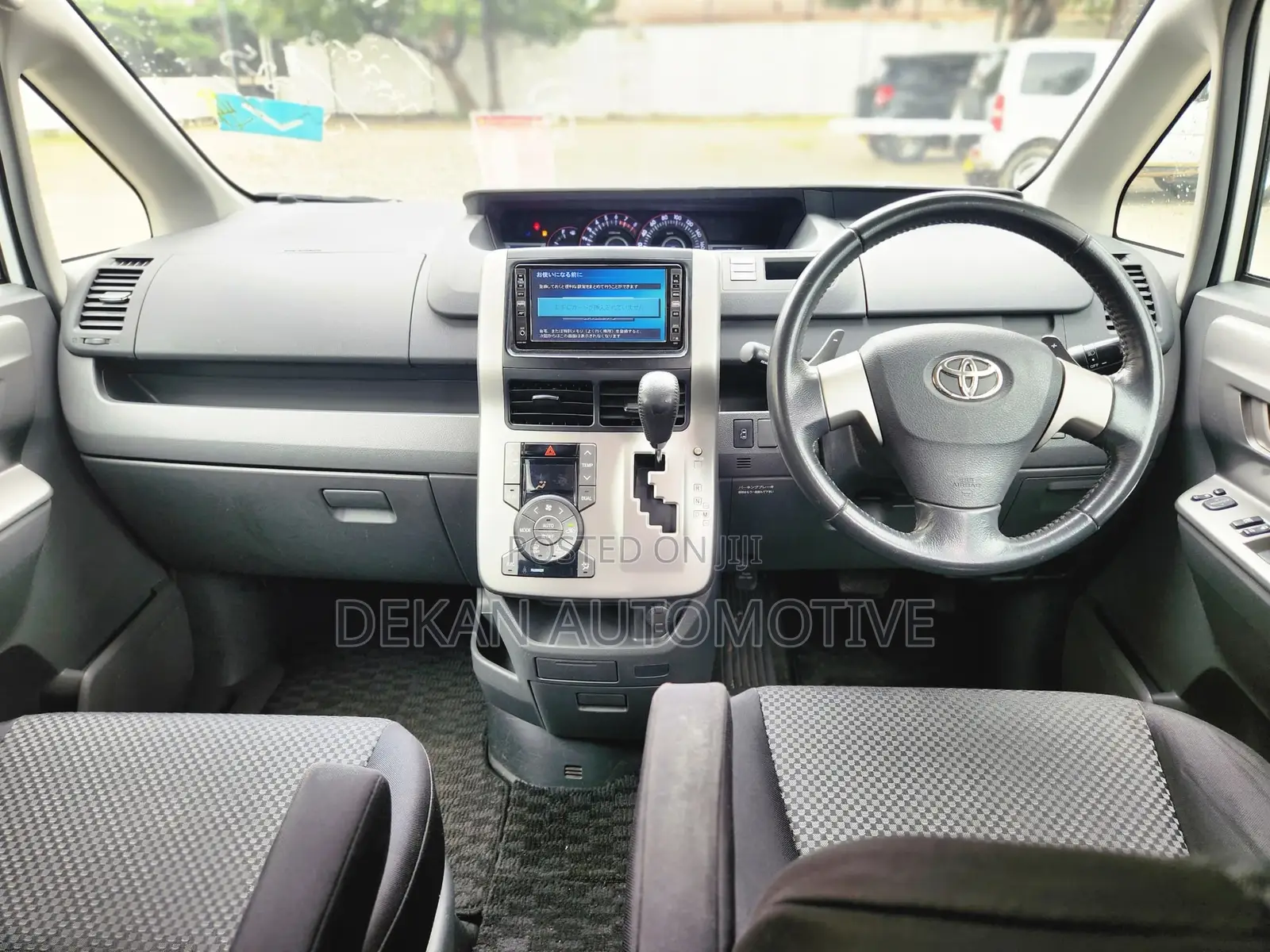 Toyota Noah 2.0 143hp AWD (8 Seater) 2008 White