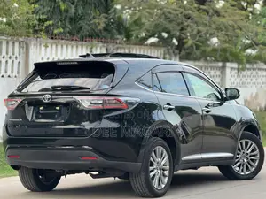 Toyota Harrier 2.0 2015 Black