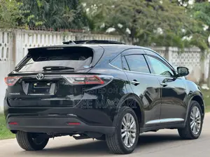 Toyota Harrier 2.0 2015 Black
